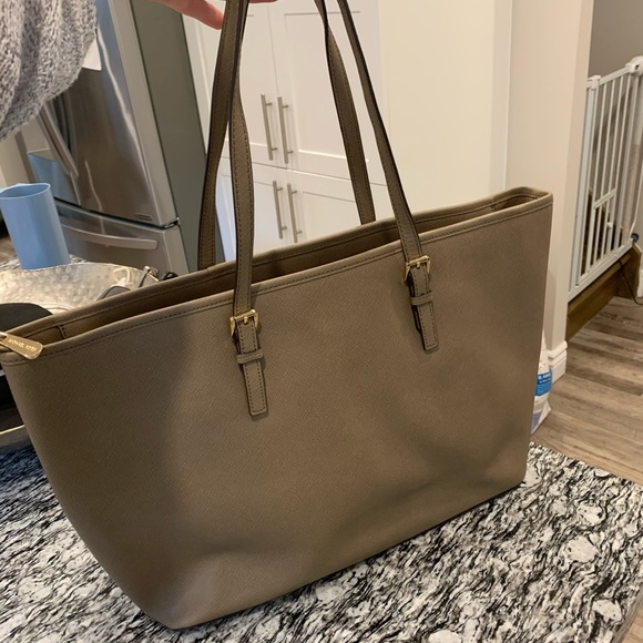 Michael Kohrs Jet Set Large Saffino Leather Tote - Picture 2 of 4